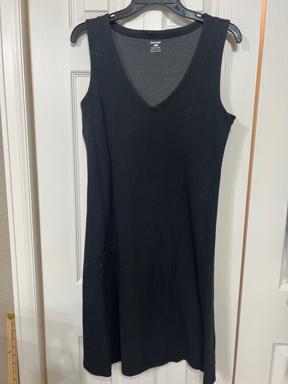 Horny Toad M Black V-Neck Sleeveless Knit Shift Dress pocket casual everyday